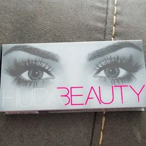 Huda Beauty eyelashes